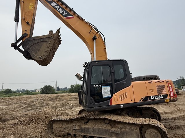 Medium excavator